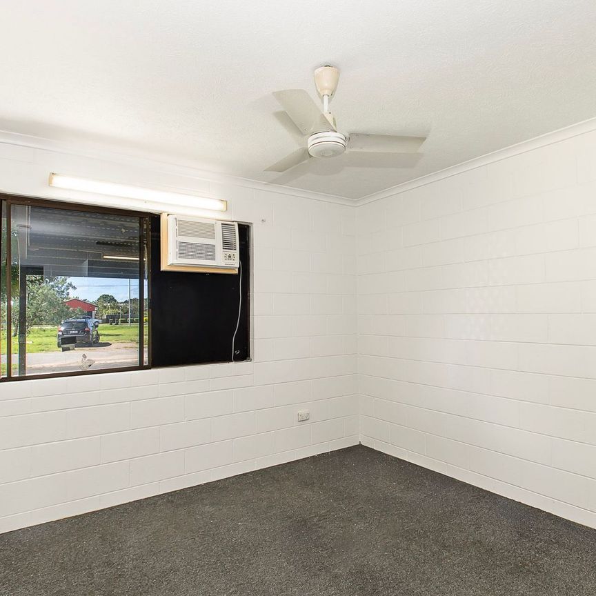 2/2 Saltbush Boulevard, Rasmussen - Photo 1