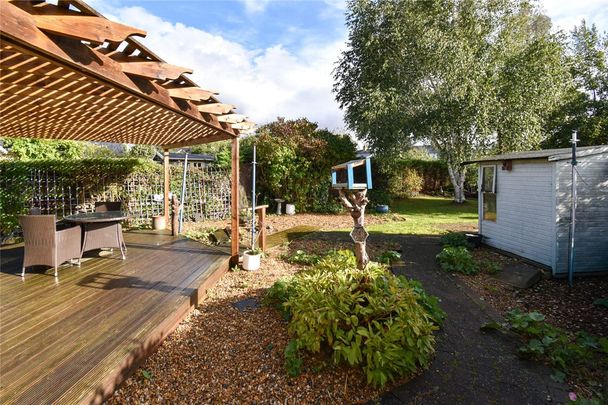 A semi-detached 4 bedroom house located in the popular village of Impington offering excellent access to the Science Park and Cambridge city. Rear enclosed garden with decking area, summerhouse and shed. Driveway parking for 1 car. GCH. Unfurnished. - Photo 1