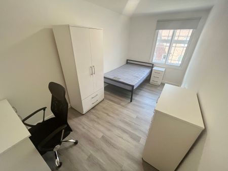 2 bedroom apartment to rent Phoenix Court, 133 Rockingham Street, Sheffield, S1 - Photo 3