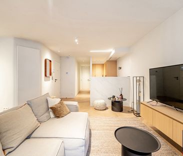 Volledig gerenoveerd appartement met 2 volwaardige slaapkamers – ce... - Photo 6