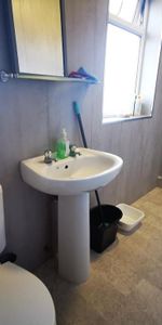 3 bedroom flat to rent - Photo 3