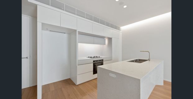 Newmarket “Oakview” Luxury Apartment - Photo 1