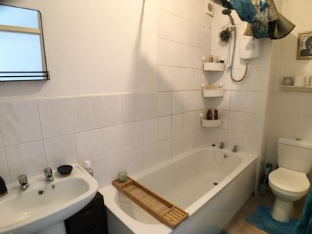 1 Bed Flat, Russian Drive, L13 - Photo 4