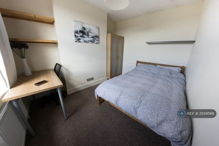 4 bedroom terraced house to rent - Photo 3