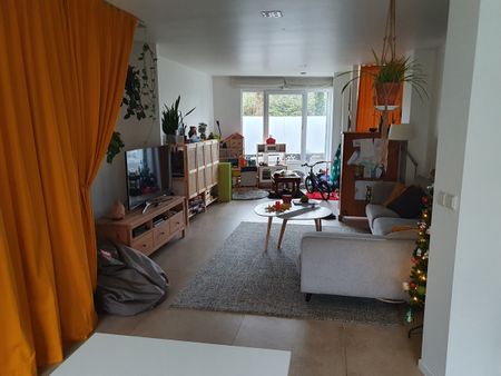 1 verdiep (met badkamer) + gemeenschappelijke delen - Photo 5