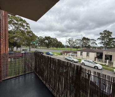 Newly Renovated ! Heart Of Liverpool ! - Photo 1