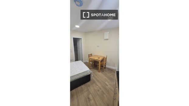 Studio for rent in Ballybough, Dublin - Photo 1