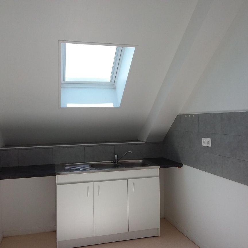 SAINT GERMER DE FLY, 54 route Nationale 31,appartement comprenant deux chambres et parking - Photo 1