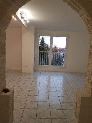 Location Appartement 3 pièces 64m² ST MAUR DES FOSSES 94100 - Photo 1