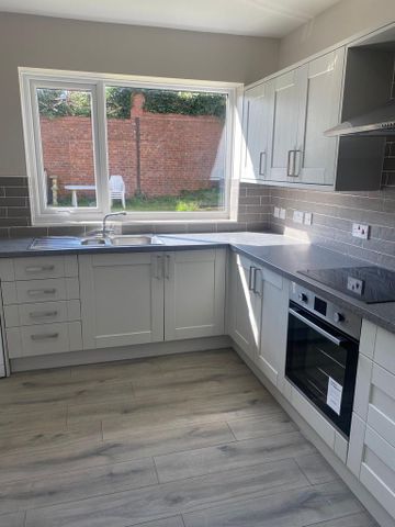 5 bedroom semi-detached house to rent - Photo 2