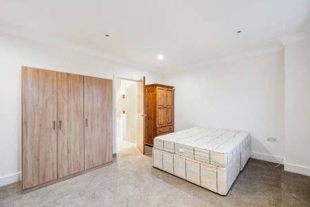 4 bedroom house in Putney - Photo 4