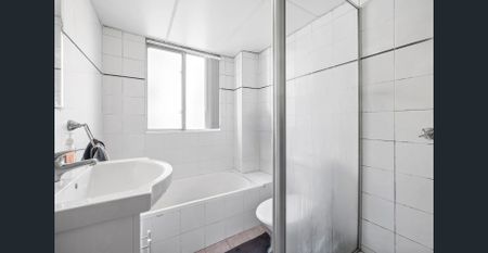 Light-Filled Two-Bedroom Apartment in a Highly Sought-After Location - Photo 5