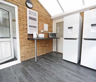 1 bedroom in a house share to rent - Photo 4