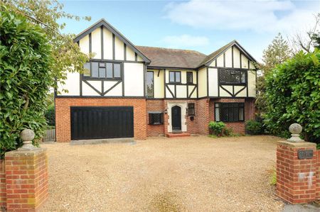 4 bedroom detached executive home in Englefield Green - Photo 3