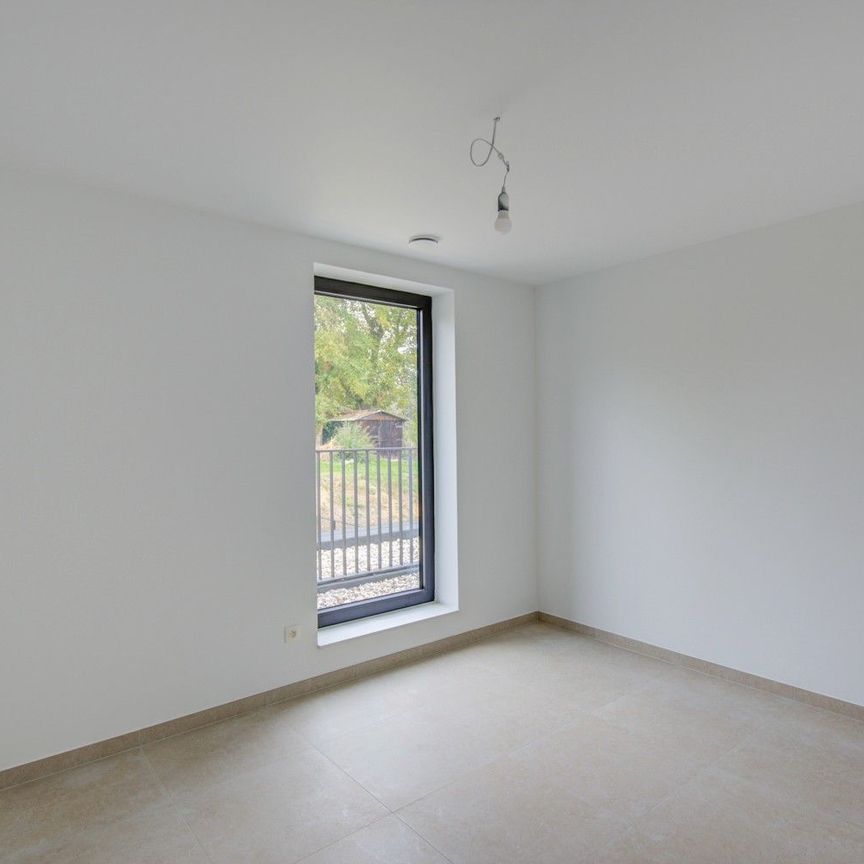 NIEUWBOUWAPPARTEMENT MET 2 SLAAPKAMERS, OVERDEKT TERRAS EN ONDERGRONDSE AUTOSTAANPLAATS NABIJ HET CENTRUM VAN TONGEREN - Foto 1