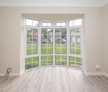 Blenheim Avenue, Faversham - Photo 2