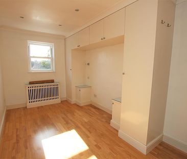 1 bedroom Flat to let - Photo 3