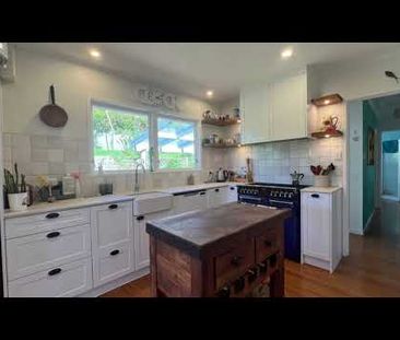 Gorgeous home with sleepout in Helensville. - Photo 1