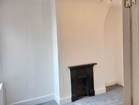 3 Bed Terraced House, Stanley Park Avenue South, L4 - Photo 2