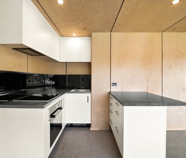 Sunny, stylish and sparkling new - Photo 5