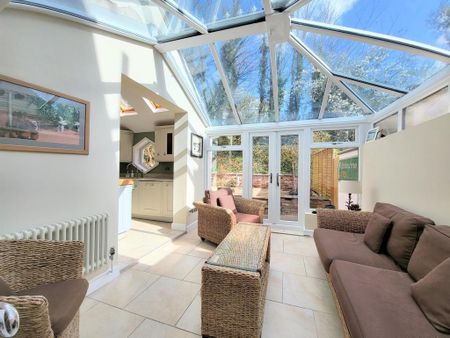 4 bedroom semi-detached house to rent - Photo 4