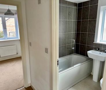 3 bedroom terraced house to rent - Photo 3