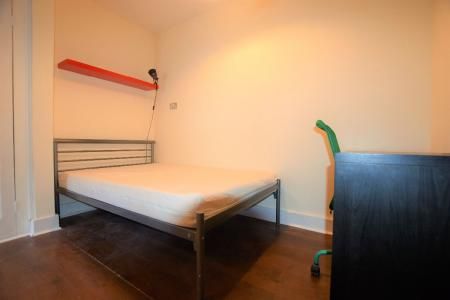 16 Guildford Road - Photo 5