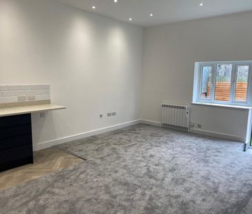 1 Bed Flat, South View Avenue, RG4 - Photo 2