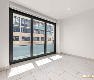 Executive Apartment in the Realm Precinct - Photo 3