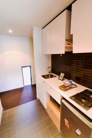 Large South Studio - Photo 4