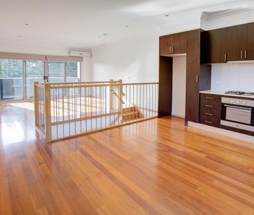 Stylish & Central Townhouse - Photo 1