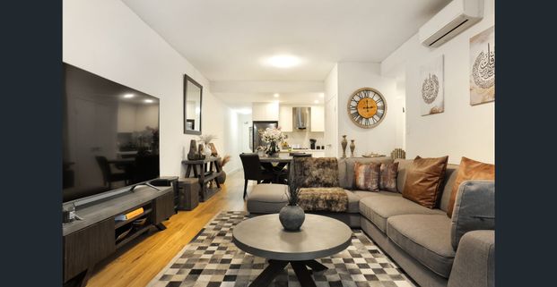 Modern 3 Bedroom Apartment - Photo 1