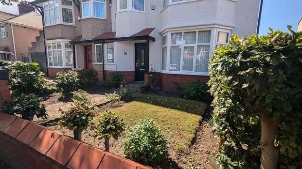 Rolleston Drive, Wallasey, CH45 - Photo 1