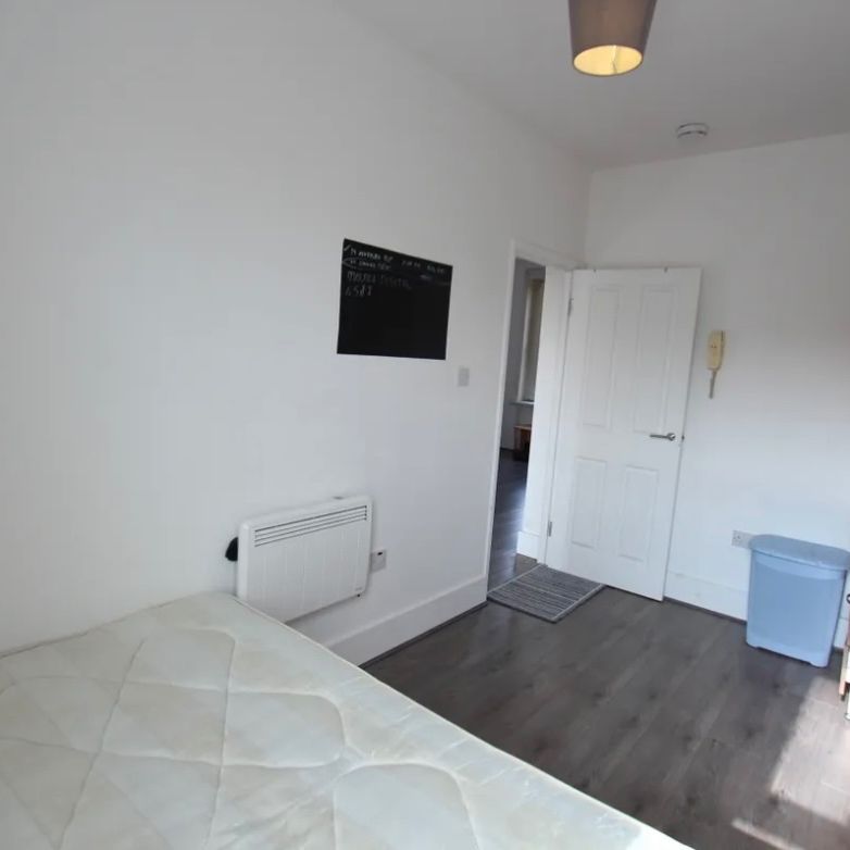 1 Bed Flat, Sydney Road, N8 - Photo 1