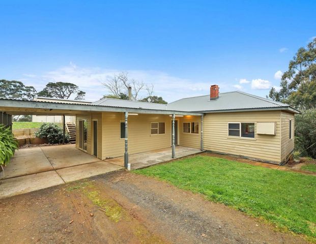 4434m2 Home with Large Shed - Photo 1