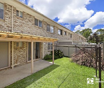 RECENTLY RENOVATED TOWNHOUSE IN GREAT LOCATION! - Photo 2
