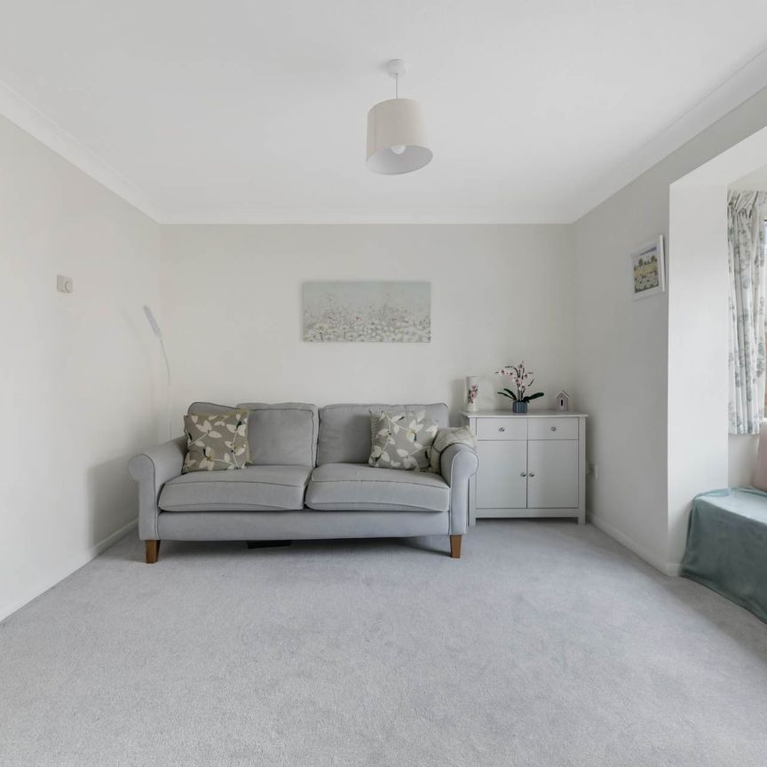Firle Court, Epsom - Photo 1