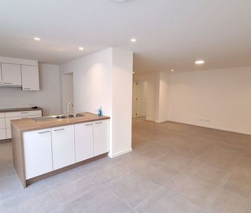 Woning met 3 slaapkamers, ruime garage en koer in hartje Poperinge. - Photo 3