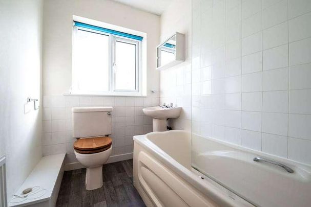 The Oval, Bingley, West Yorkshire, BD16 - Photo 1