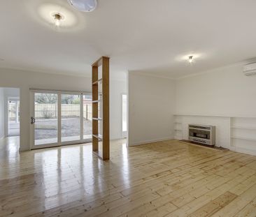 Lovely, Light Filled 3br Home - Photo 2