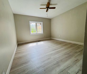 For Lease - 850 Lockhart Road, Barrie, Ontario - Photo 2