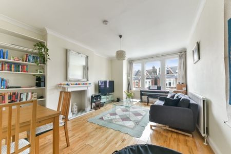 2 bedroom flat to rent - Photo 2