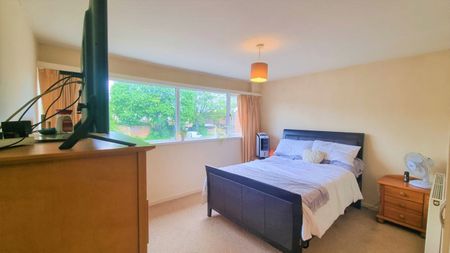 The Dell, Wollaston, Stourbridge, DY8 - Photo 4