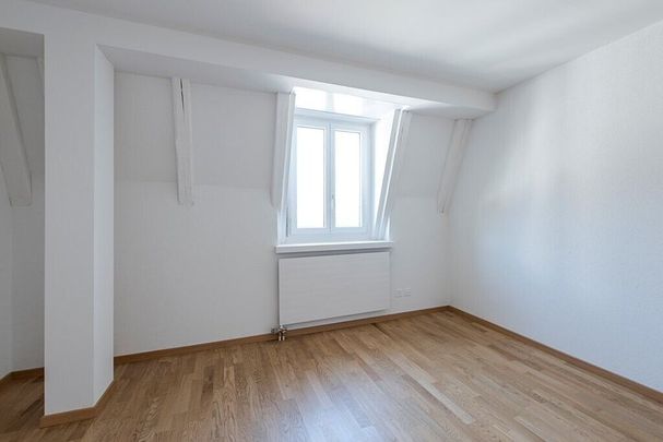 First-class apartment for rent right on Oerlikon Market Square! - Foto 1