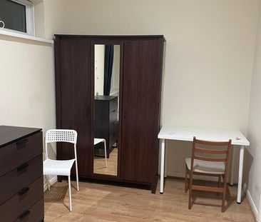 Room in a Shared House, Rowen Court, TW3 - Photo 2