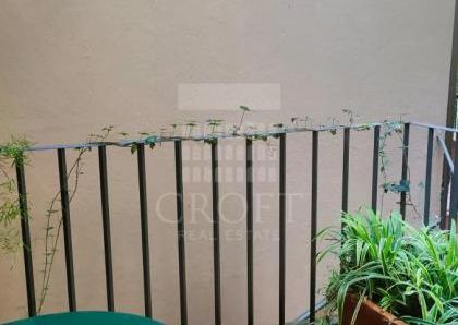 Piazza del Popolo: Lovely, modern 1 bedroom in private Villa. Entrance, spacious living-dining, fully equipped kitchen, bath and private terrace. Parquet floors Air conditioning, bright and silent. rif 364