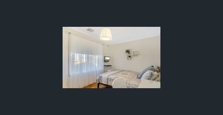 PERFECT LOCATION AND PRESENTATION - Photo 2