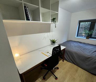 1 bedroom in a house share to rent - Photo 4