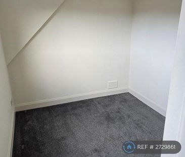 3 bedroom flat to rent - Photo 6