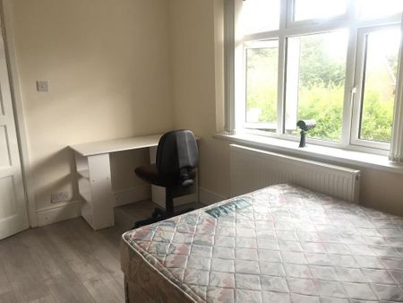 4 bedroom terraced house to rent - Photo 4